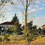 Domaine Familial, Nature Et Piscine Aiguillon