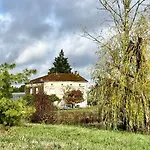 Prázdninový dům Domaine Familial, Nature Et Piscine Aiguillon