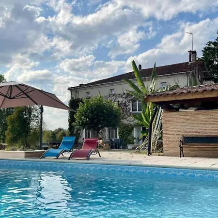 Domaine Familial, Le Parc De Gouts Nyaraló Aiguillon
